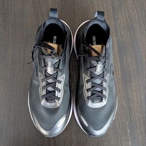 NWT Clove Alto black "night shift" shoes